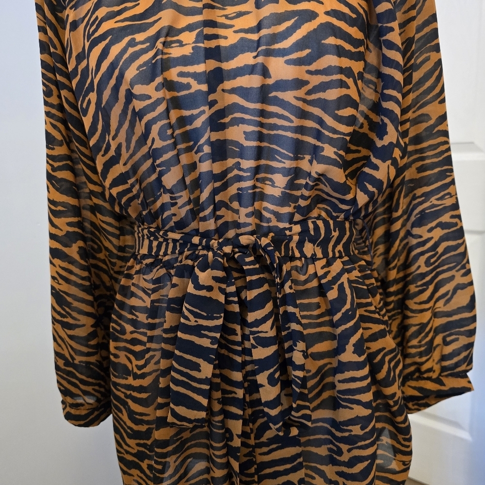 AOSO | US 14 | Tiger Print Open Back Blouse With Tie Closure - Picture 2 of 15